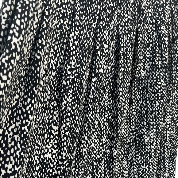 Talbots Black White Patterned Pleated Silky Knee Length Full Mini Skirt SizeMP - Picture 13 of 15